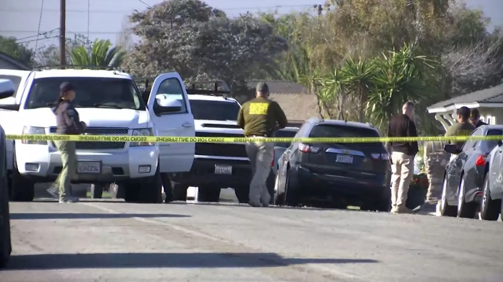 تحقيقات الشرطة جارية في موقع حادث اختفاء ميلودي بازارد، حيث تم وضع شريط تحذيري حول المنطقة، مع وجود ضباط في الموقع.