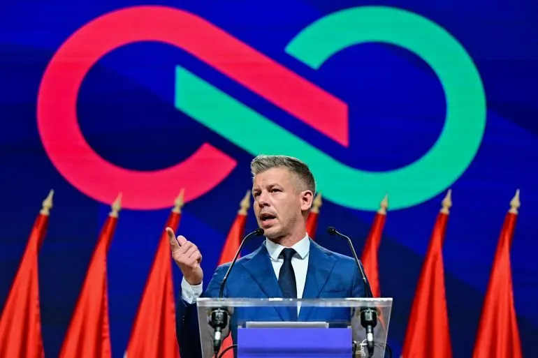 فاز بيتر ماجار في الانتخابات، متحدثًا عن إعادة توجيه المجر نحو الاتحاد الأوروبي وإنهاء الاعتماد على النفط الروسي بحلول 2035.