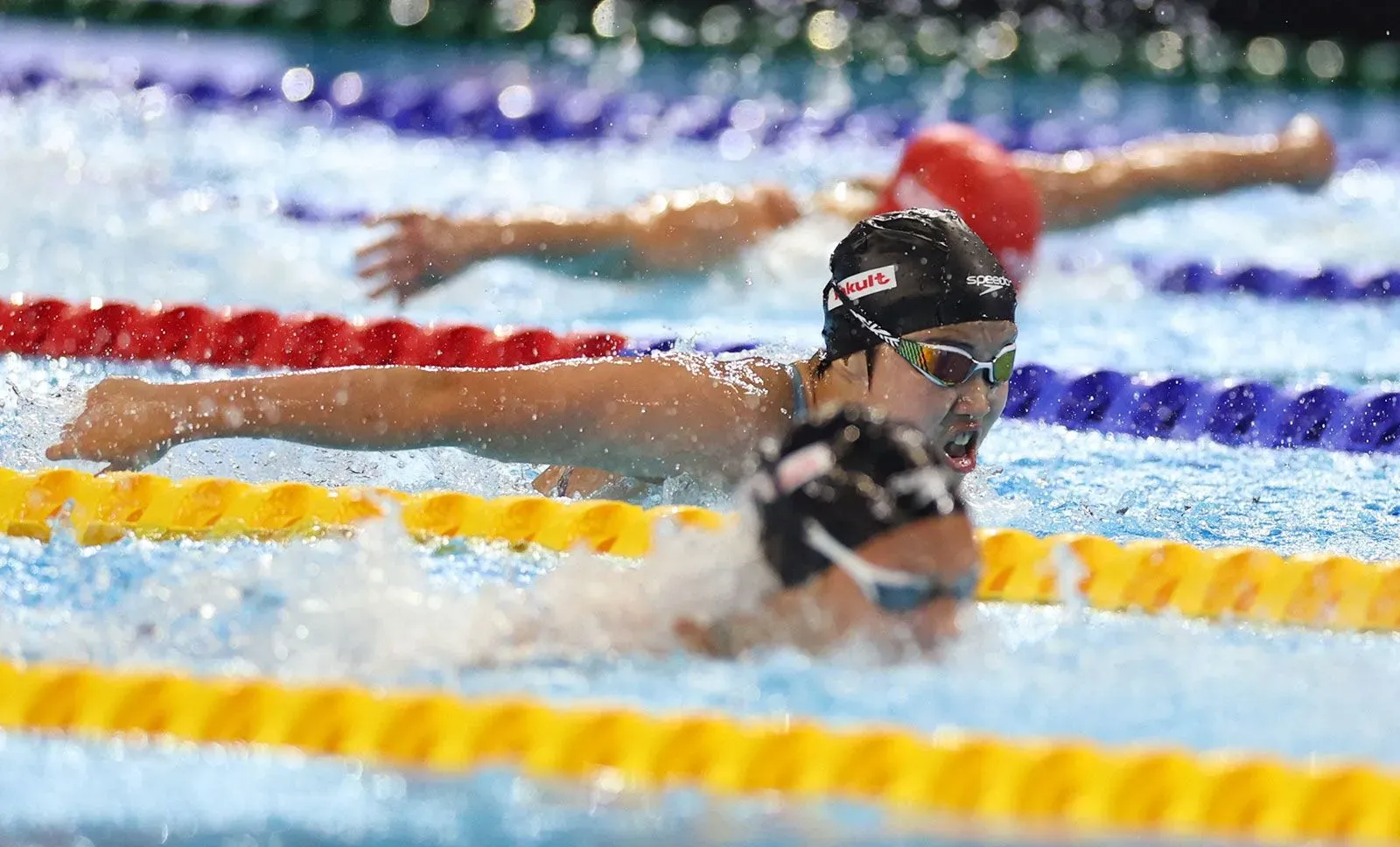 يو زيدي، السباحة الصينية، تتنافس في سباق 200 متر فراشة في بطولة العالم للألعاب المائية 2025، مع التركيز على أدائها المتميز.