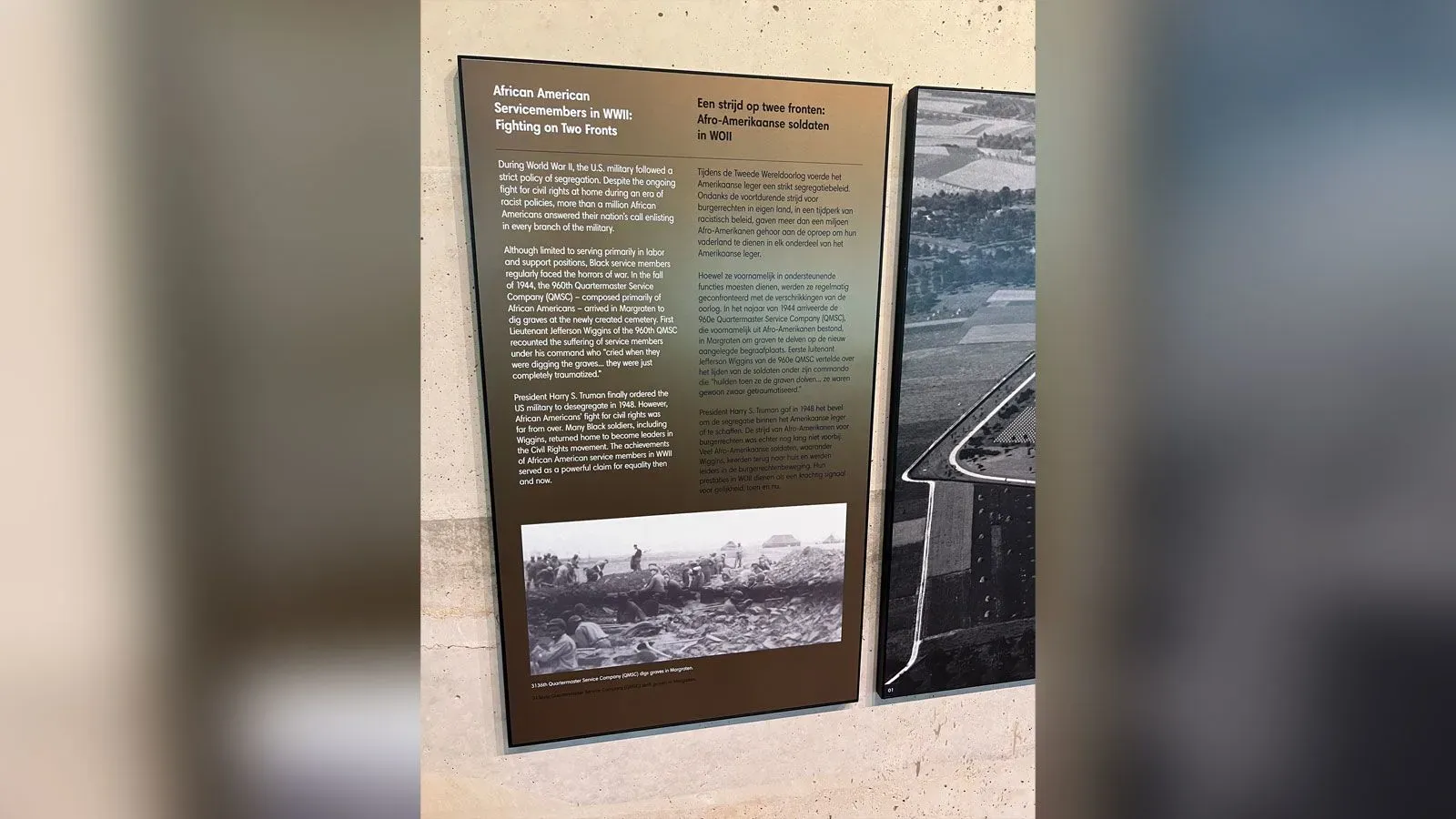 معلومات عن الجنود الأمريكيين من أصل أفريقي في الحرب العالمية الثانية، مع التركيز على التحديات التي واجهوها، في مركز زوار مقبرة مارغراتن.
