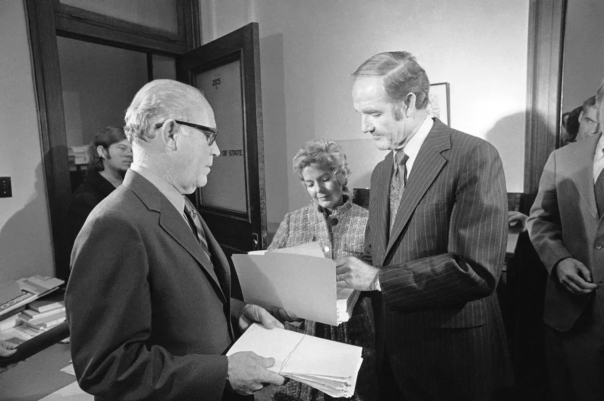 اجتماع لجنة القواعد الديمقراطية في بورتوريكو لمناقشة تسلسل الولايات في الانتخابات التمهيدية لعام 2028، مع التركيز على التحديات الجديدة.