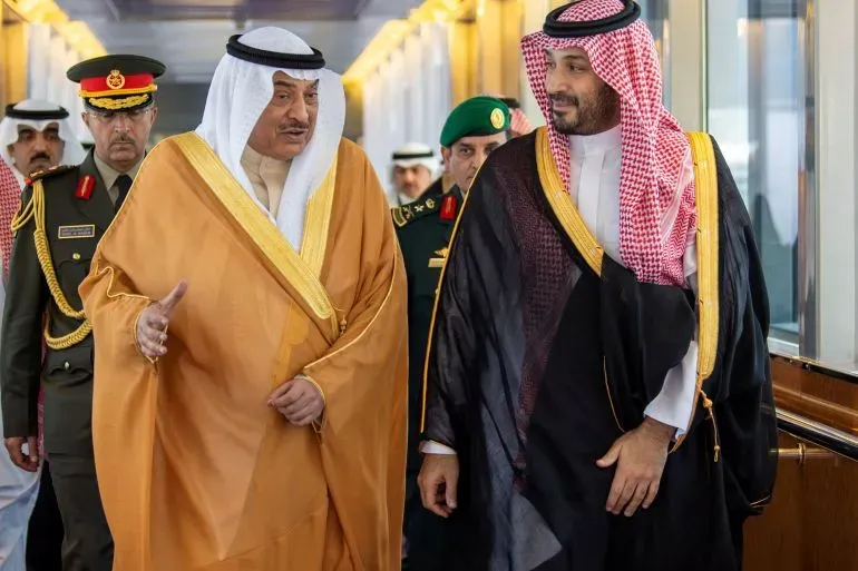 اجتمع قادة دول الخليج في الرياض لمناقشة مشاريع مشتركة، مع التركيز على الأمن والتعاون الاقتصادي في ظل التوترات الإقليمية.