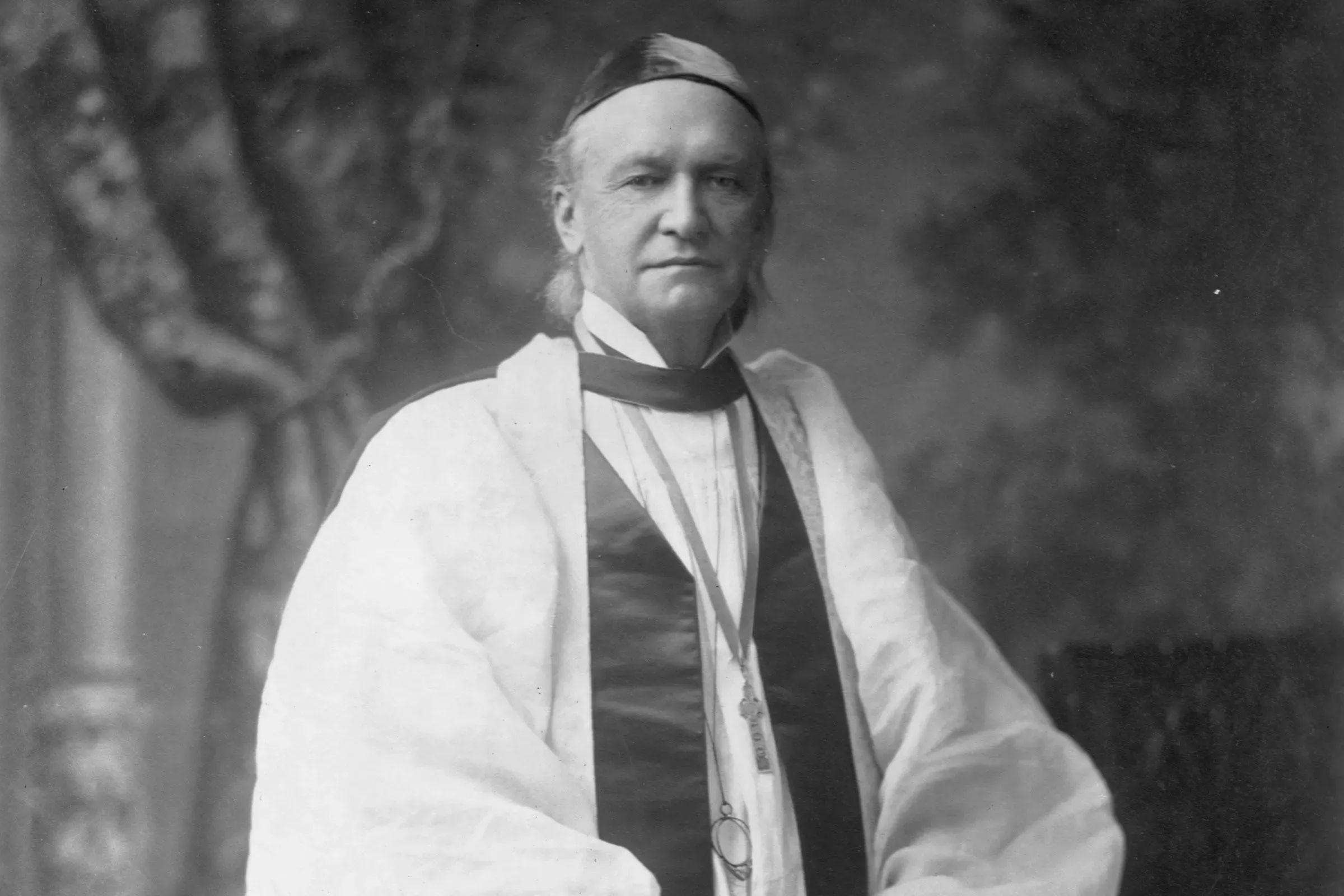 صورة تاريخية للأسقف هنري بنيامين ويبل، أول أسقف أسقفي بروتستانتي في مينيسوتا، الذي يُعرف بدفاعه عن حقوق الأمريكيين الأصليين.