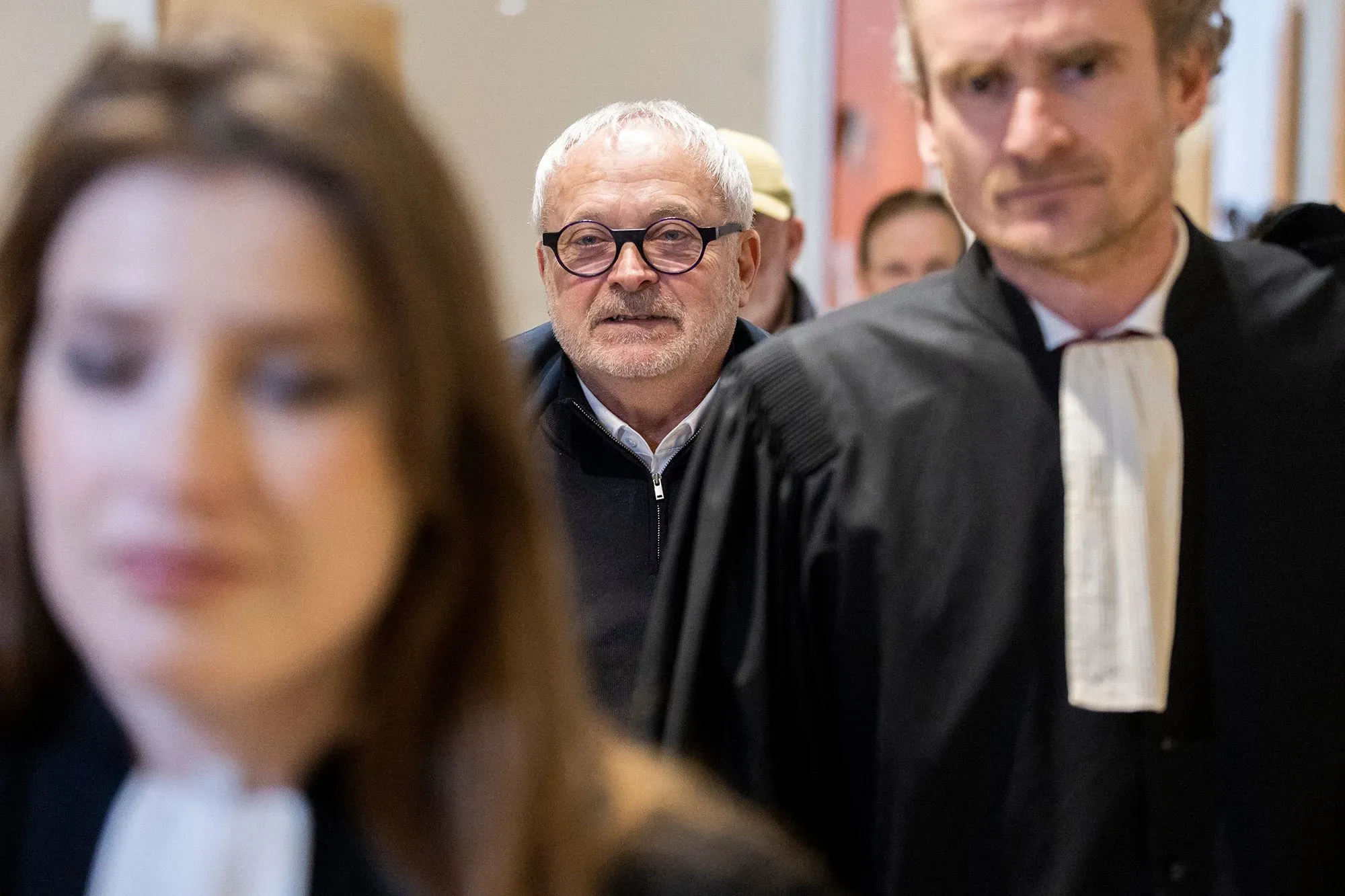 جويل غيريو، السيناتور الفرنسي السابق، يظهر في المحكمة بعد إدانته بتهمة تخدير النائبة ساندرين جوسو بمخدر الإكستاسي.