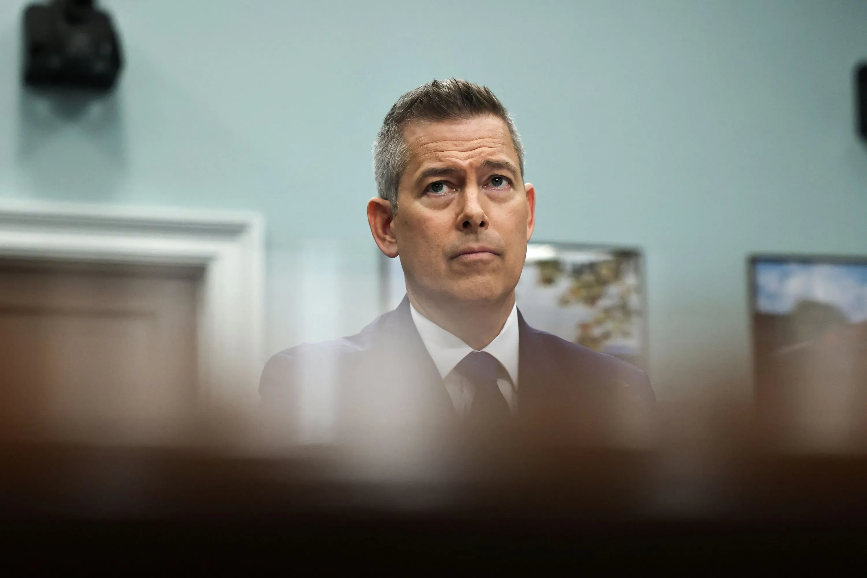 شون دافي، القائم بأعمال مدير ناسا، يتحدث خلال مؤتمر صحفي حول خطط تسريع تطوير مفاعل نووي على القمر لدعم استكشاف الفضاء.