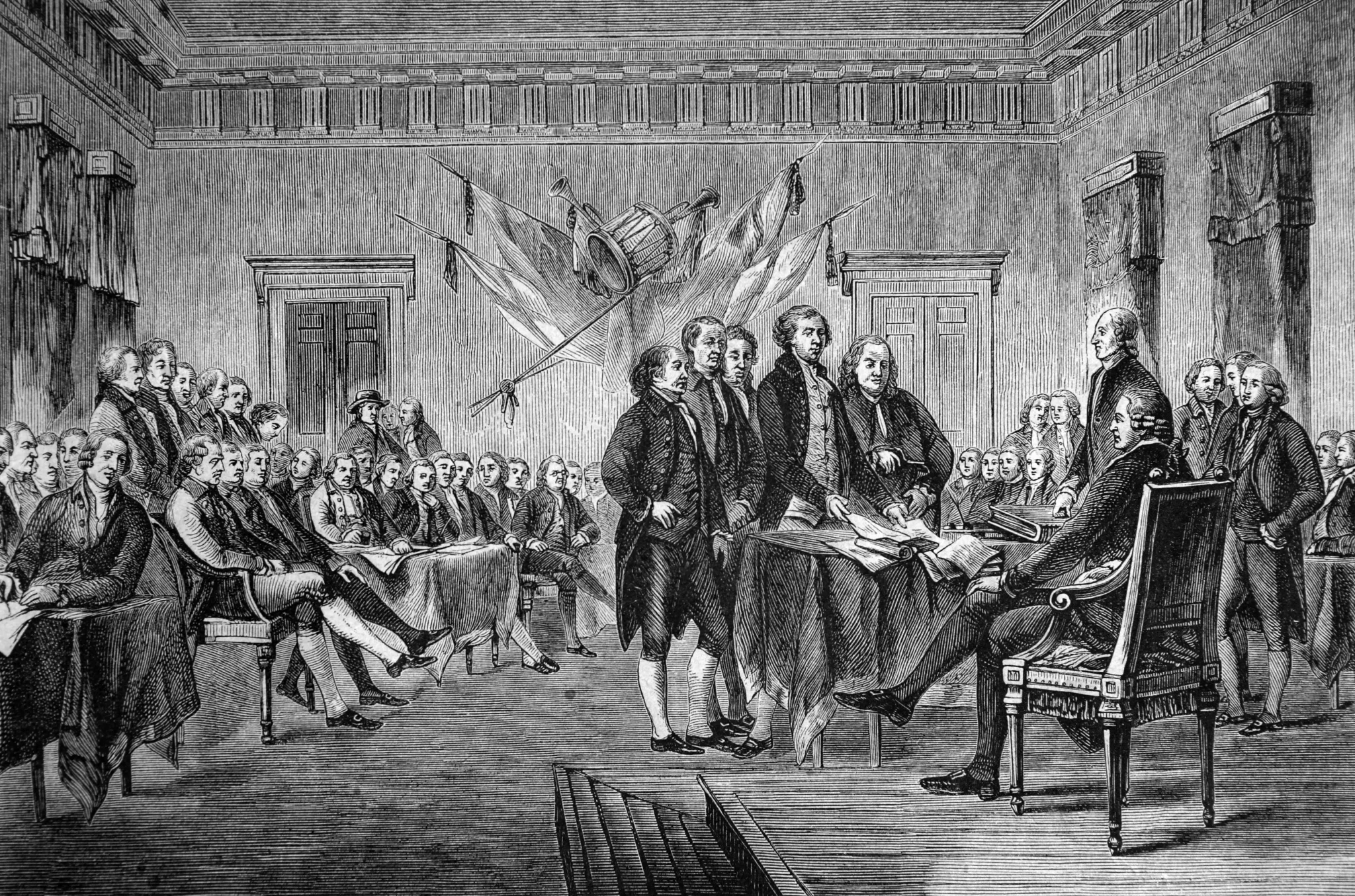 مشهد تاريخي لتوقيع إعلان الاستقلال الأمريكي عام 1776، يعكس بداية الصراع ضد التراتبية الاجتماعية والتفاوت الاقتصادي في أمريكا.
