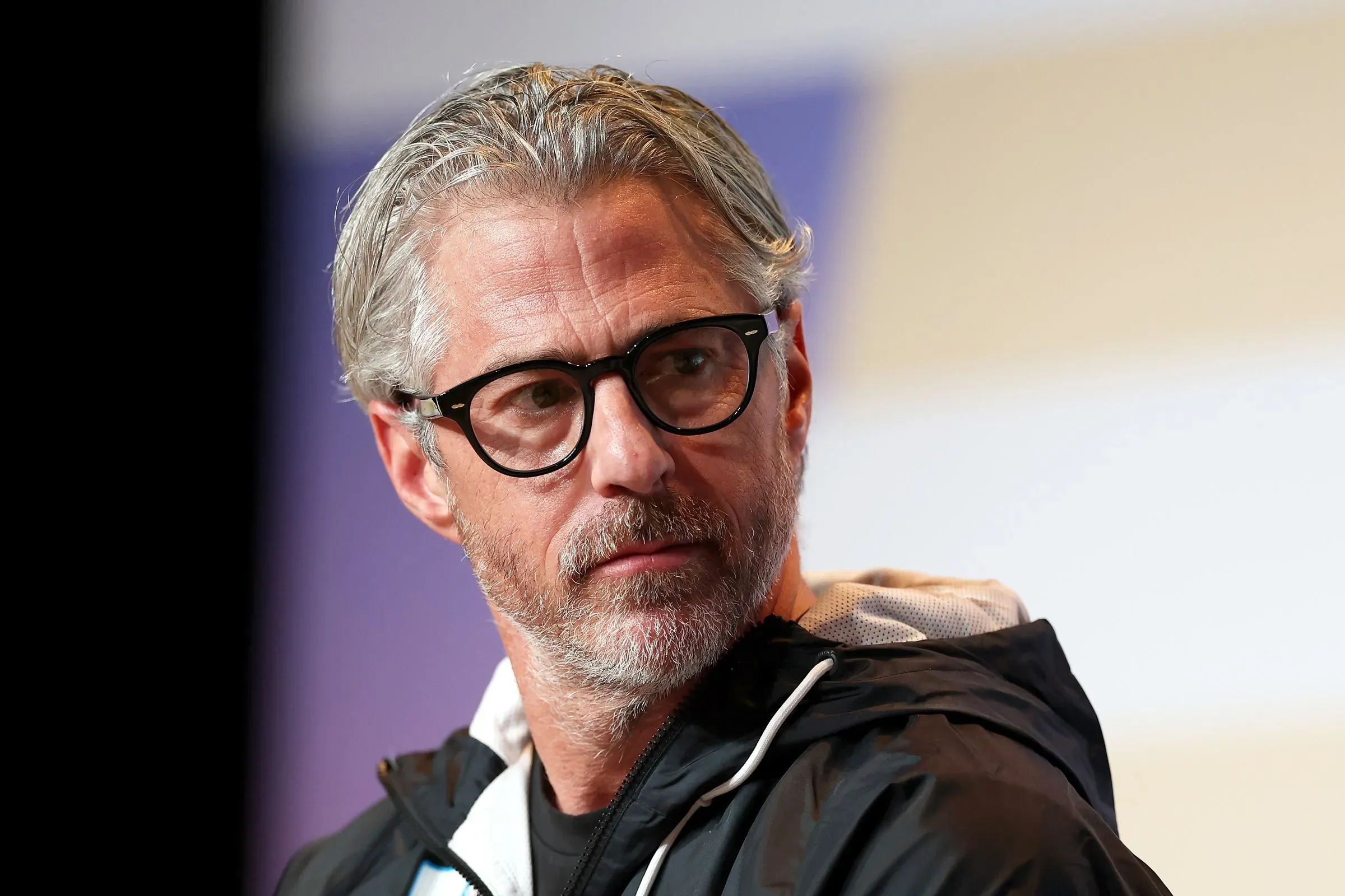 كيسي واسرمان، وكيل المواهب البارز، يظهر في حدث عام، وسط أجواء من الجدل حول ارتباطاته السابقة مع غيسلين ماكسويل.