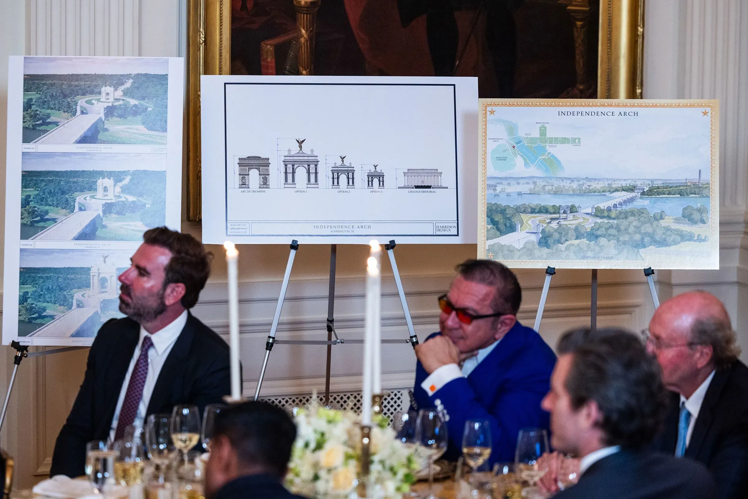 تصميم قوس الاستقلال المقترح، مع رسومات توضيحية لموقعه بين نصب لنكولن ومقبرة أرلينغتون، خلال اجتماع في البيت الأبيض.
