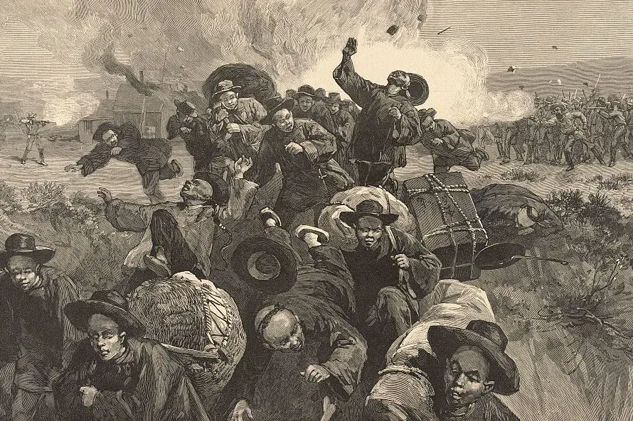 مشهد تاريخي يظهر أعمال الشغب المناهضة للصينيين في تاكوما، واشنطن، حيث يهرب المهاجرون الصينيون من العنف في أواخر القرن التاسع عشر.