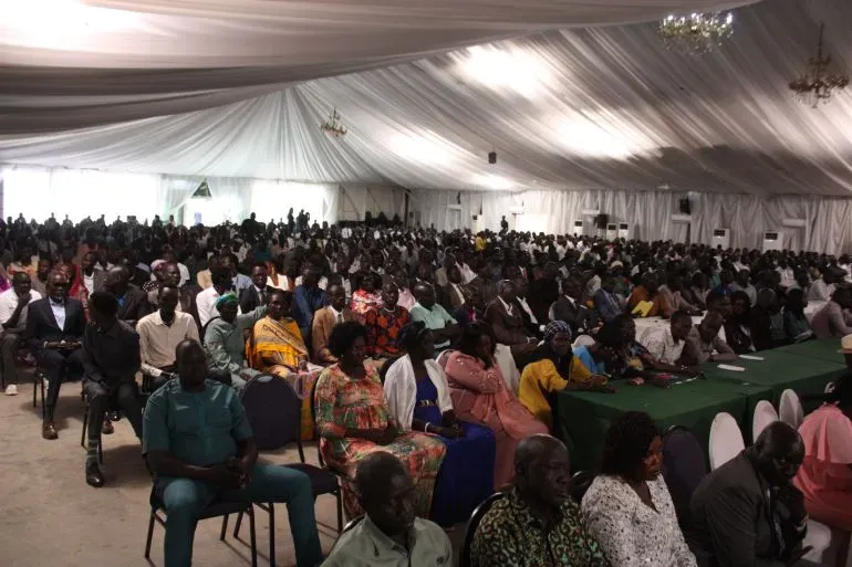 حضور جماهيري كبير في قاعة محكمة بجوبا، جنوب السودان، حيث تُعقد محاكمة رياك مشار و20 متهماً آخرين بتهم سياسية.