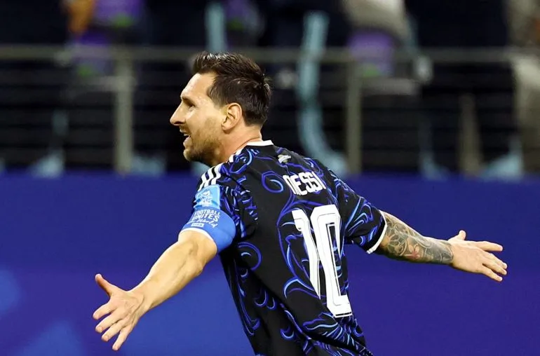 سجّل ميسي هدفه السادس في كأس العالم 2026، محتفلاً بفوز الأرجنتين على الأردن 3-1، ليحقق رقماً قياسياً جديداً.