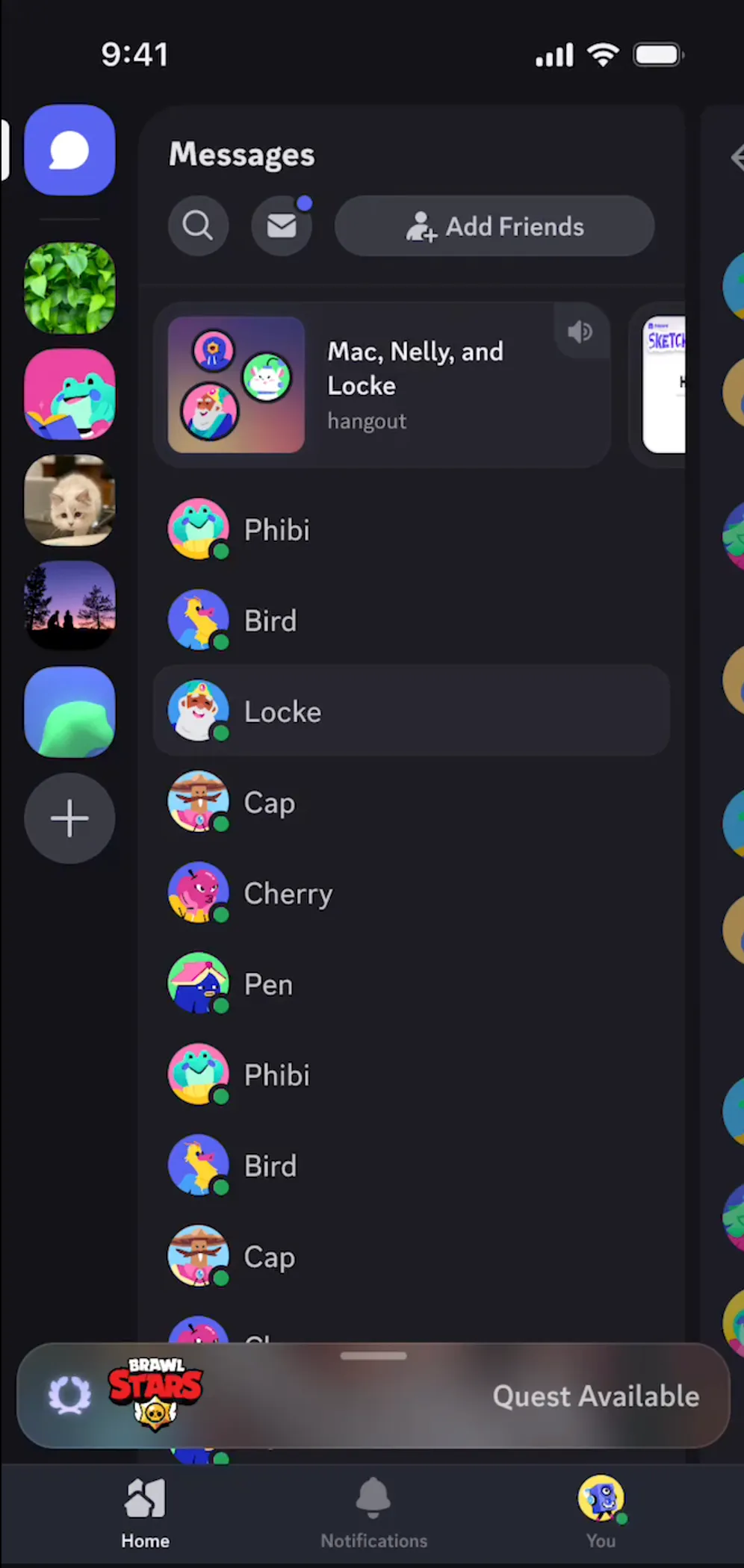 واجهة تطبيق Discord مع قائمة دردشات وأيقونات المستخدمين، تظهر إعلان فيديو صغير في أسفل الشاشة كجزء من صيغة Video Quests الإعلانية الجديدة.