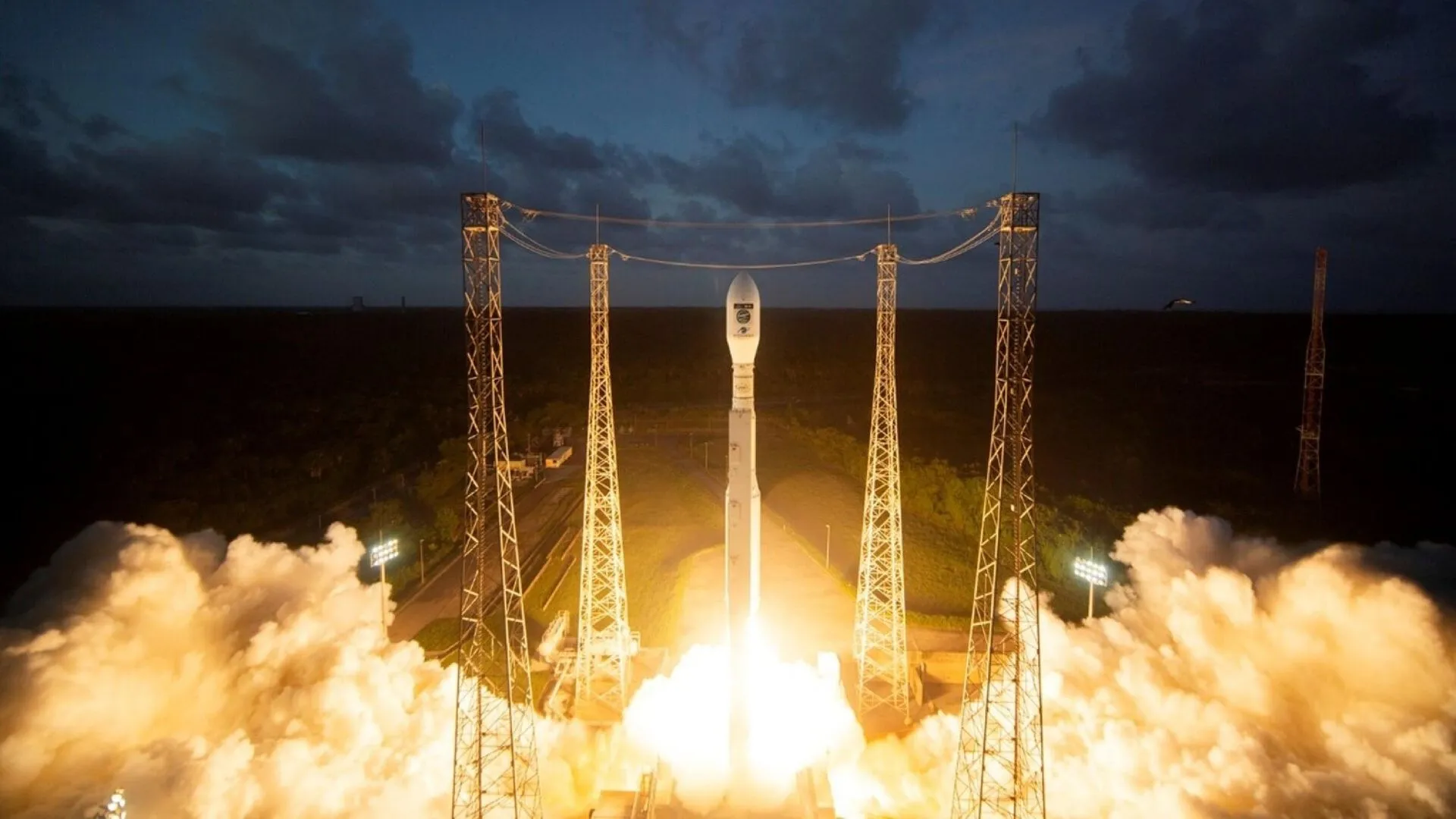 إطلاق صاروخ يحمل القمر Sentinel-3B لرصد حرارة سطح الأرض والبحر ودراسة موجات الحر في أوروبا وتأثيرات تغير المناخ.