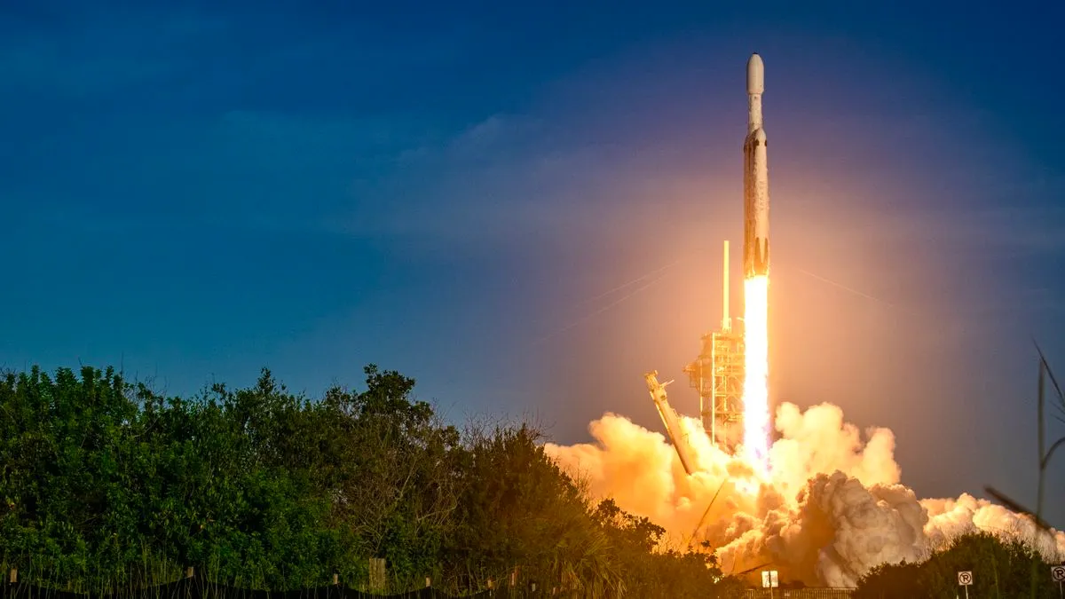 صاروخ Falcon Heavy ينطلق من مركز كينيدي في فلوريدا حاملاً تلسكوب Nancy Grace Roman الفضائي لمهمة استكشاف الكون.